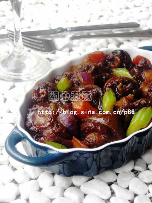 红酒时蔬炖牛尾的做法