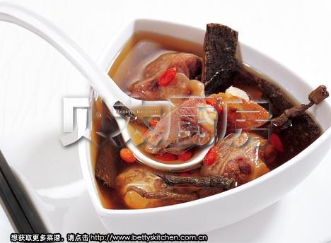 巴戟杜仲煲牛尾的做法