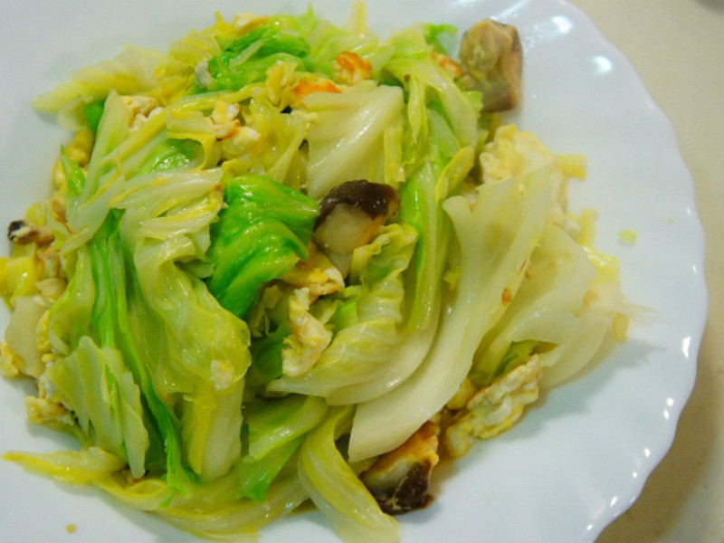 蛋炒香菇高丽菜的做法