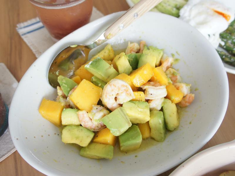 鲜虾芒果酪梨沙拉的做法
