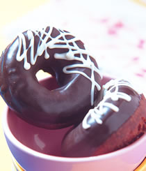 加层巧克力甜甜圈的做法