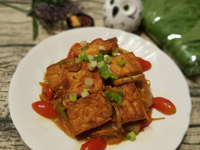 洋葱小蕃茄烧豆腐的做法