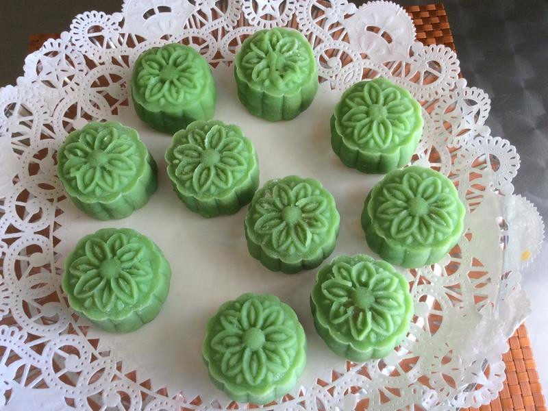 班兰莲蓉冰皮月饼的做法