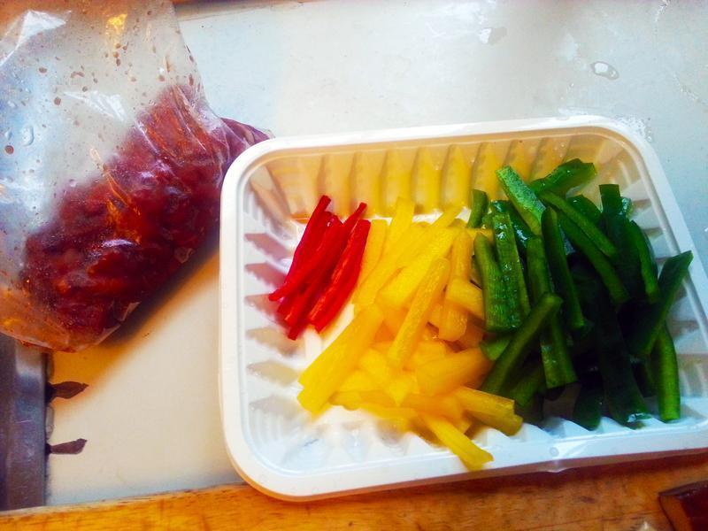 ��ɫ������˿������