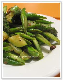 橄榄酱炒芦笋的做法