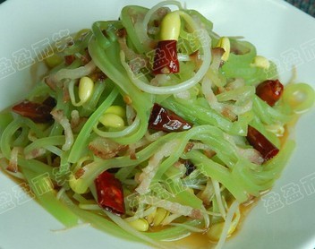 腊肉炒青笋丝的做法