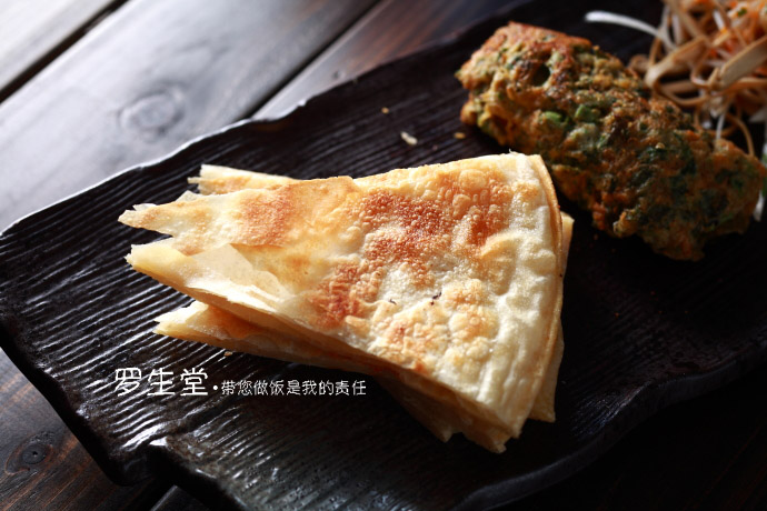 烙饼配香椿鸡蛋的做法