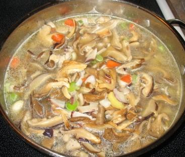 墨鱼香菇鸡汤的做法