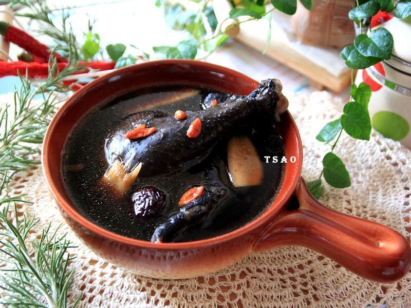 药膳补汤 ★ 何首乌骨鸡汤的做法