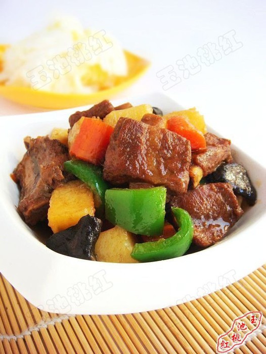 土豆炖排骨的做法