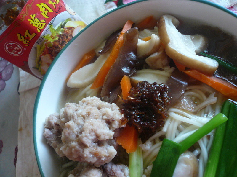 肉丸子蔬菜面─牛头牌端午好香拌的做法