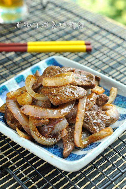 黑椒汁洋葱炒猪肝的做法