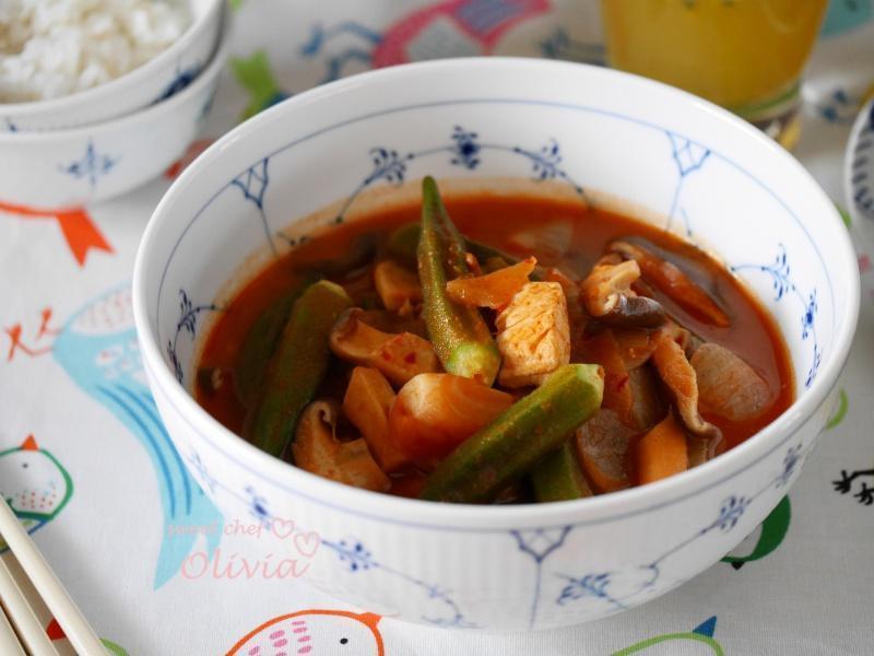 Olivia?十分钟泰式秋葵鸡肉红咖哩的做法