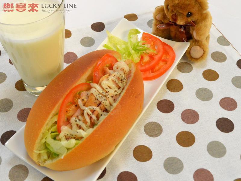 【乐客来】早午餐之~烟燻鸡肉潜艇堡的做法