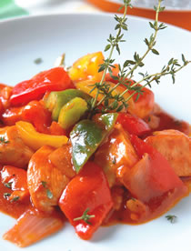 百里香茄汁甜椒鸡肉的做法