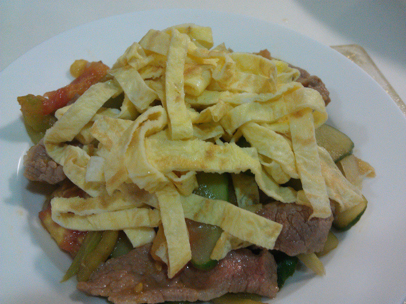 品靓上菜-蛋丝香芹炒猪肉的做法