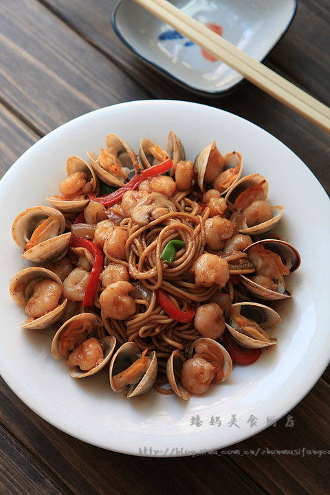 好吃的黑椒海鲜炒面的做法