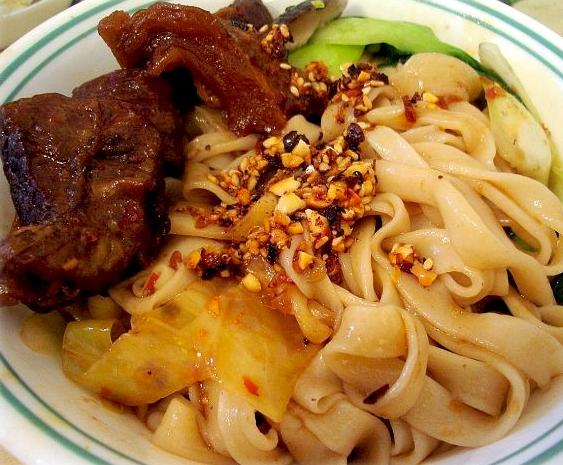牛腩手拉面的做法