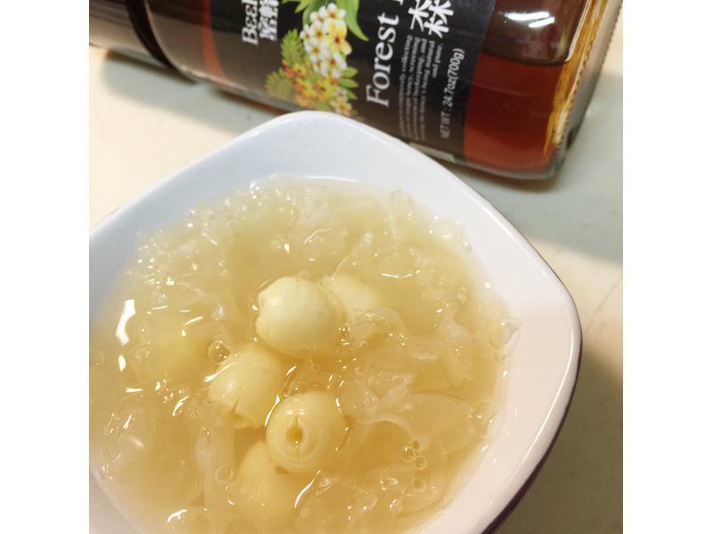 电锅~~~蜂蜜白木耳莲子汤的做法