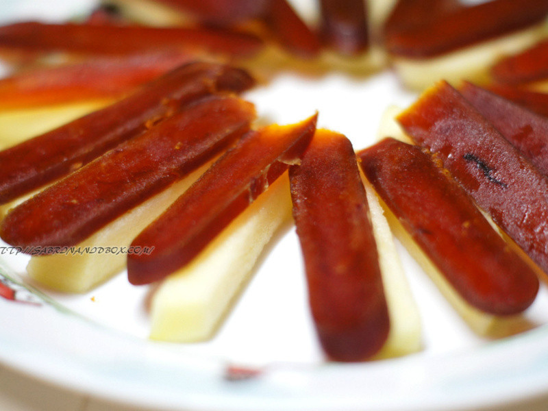 乌鱼子血子佐苹果的做法