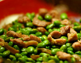 麻辣肉丁毛豆的做法