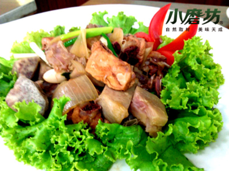 照烧芋头腊肠鸡的做法