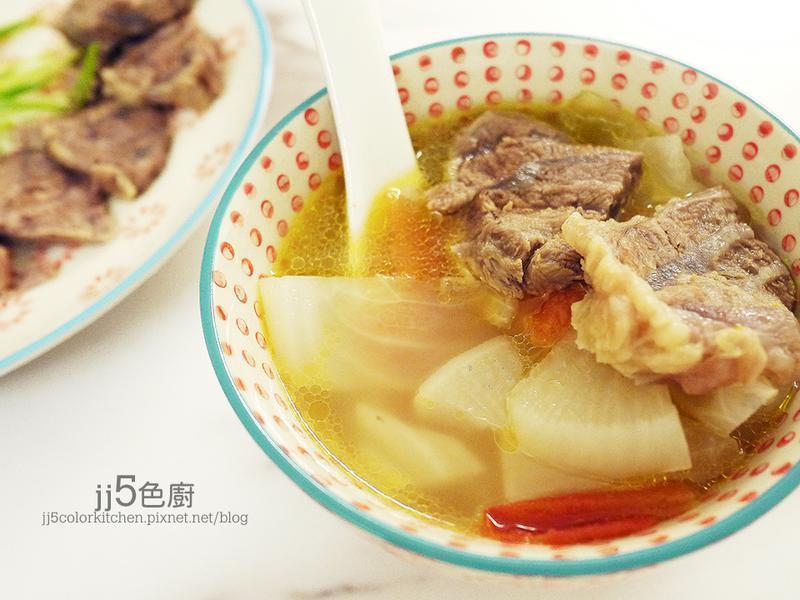 清炖牛肉汤(补血)的做法