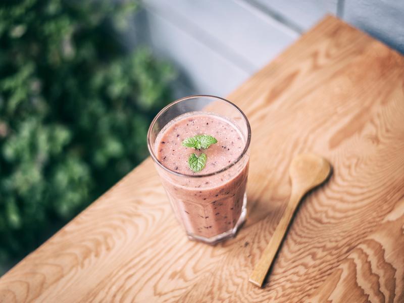 鲜打蜂蜜紫蔬果汁的做法