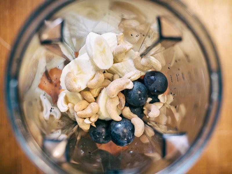 鲜打蜂蜜紫蔬果汁的做法