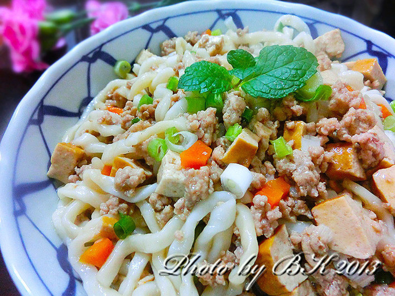 蚝油肉燥拌面(3人份)的做法