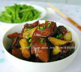 鸭块烧茭白的做法