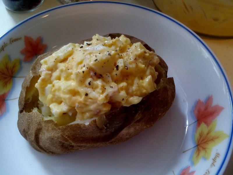 微波炉 烟肉 蛋沙律 焗薯的做法