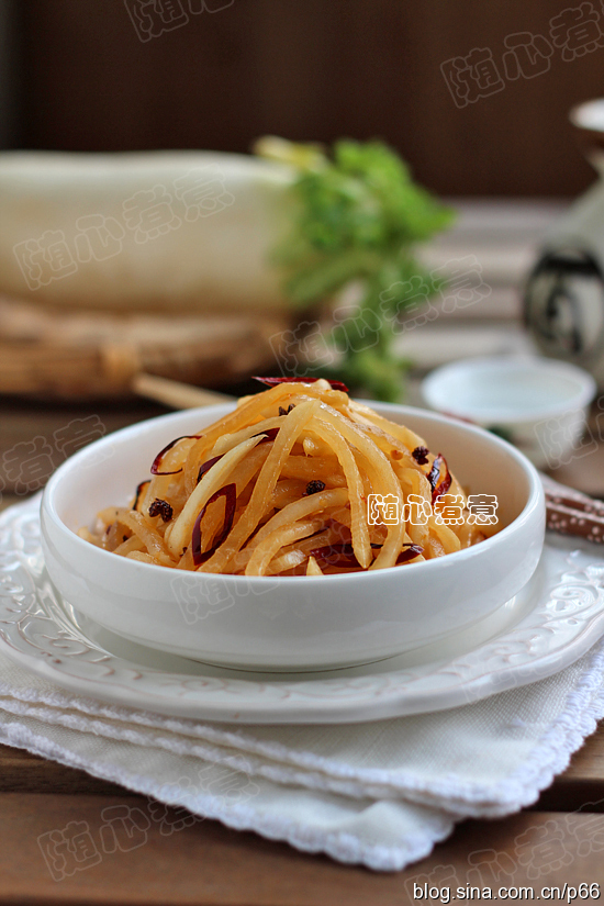 【炝炒萝卜丝】冬日家常下饭小炒的做法