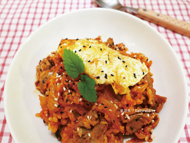 超简单?泡菜猪肉炒饭的做法