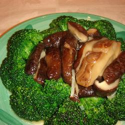 香菇炒西兰花的做法