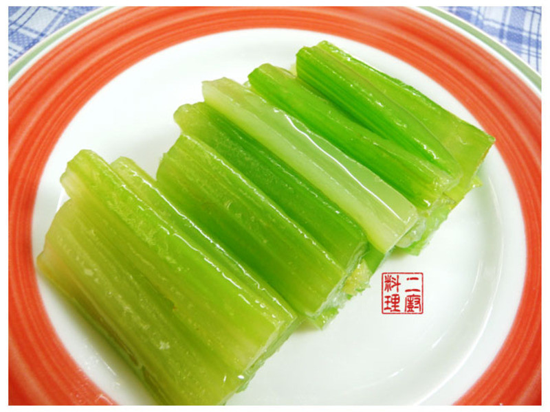 凉拌西洋芹的做法