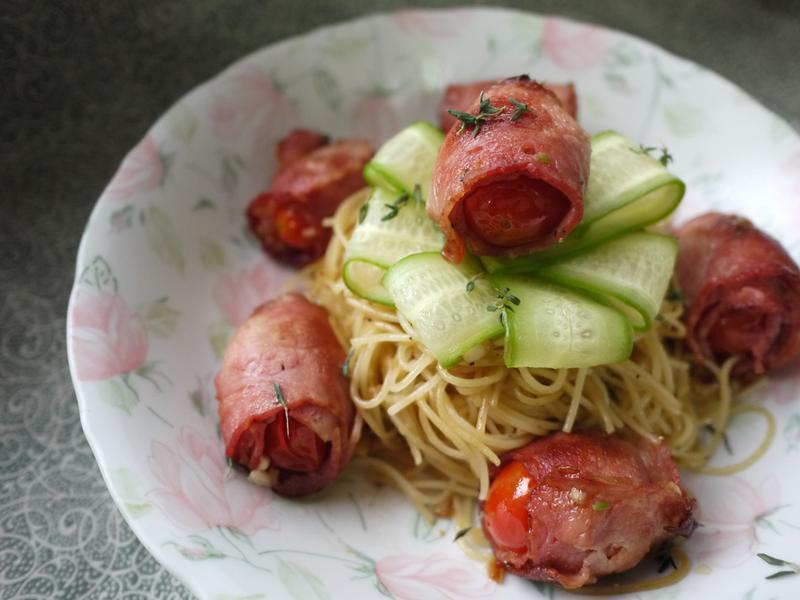 蒜香培根卷番茄面的做法