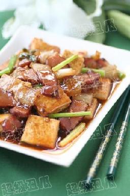 腊肉烩豆腐的做法