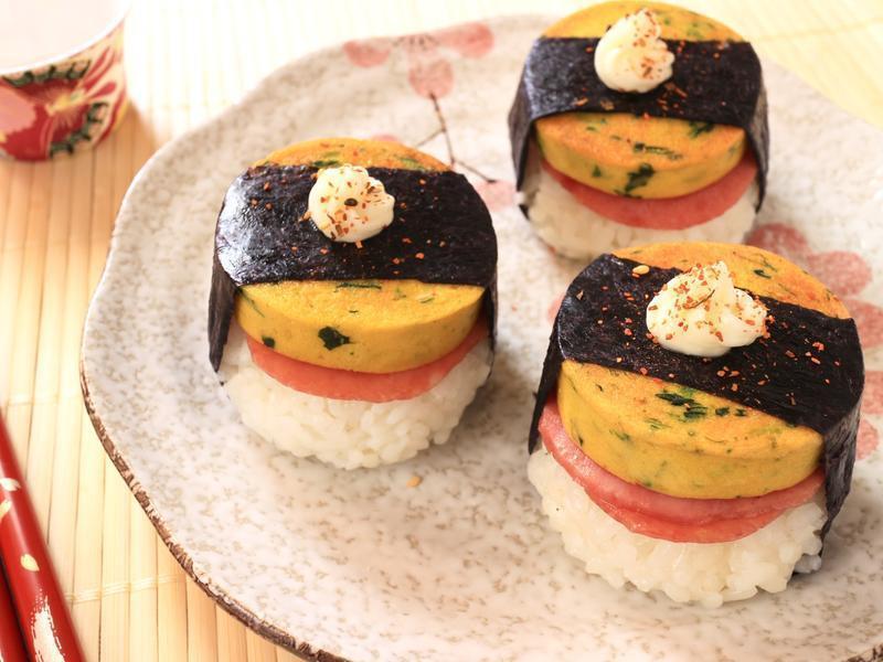 菠菜火腿玉子烧寿司_小七食堂的做法