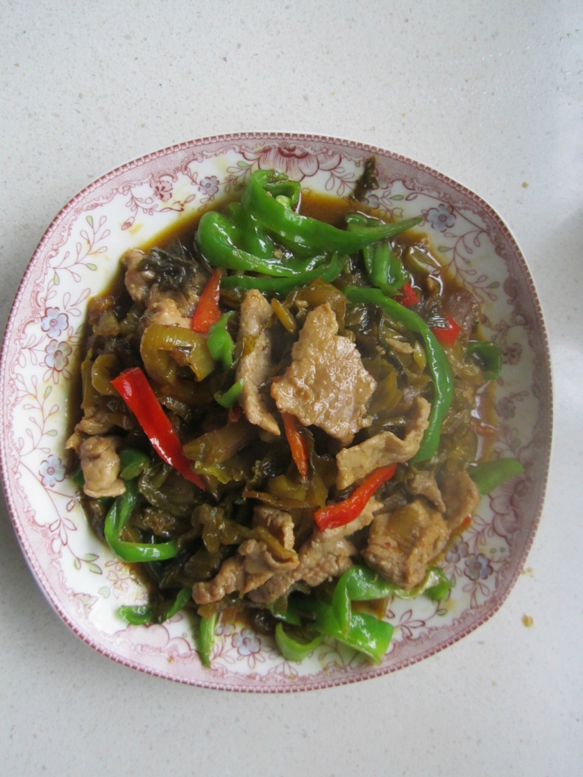 酸菜炒肉的做法