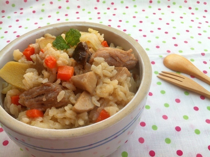 杏鲍菇片肉炊饭的做法