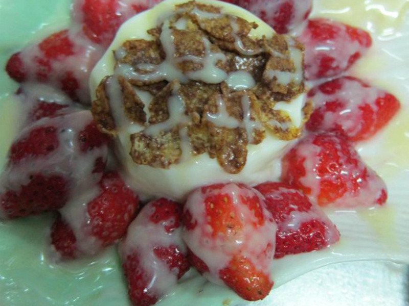 《草莓就爱鹰牌炼奶》幸福滋味草莓炼乳鲜奶酪的做法