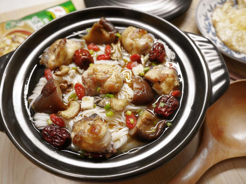 药膳麻油鸡面线的做法