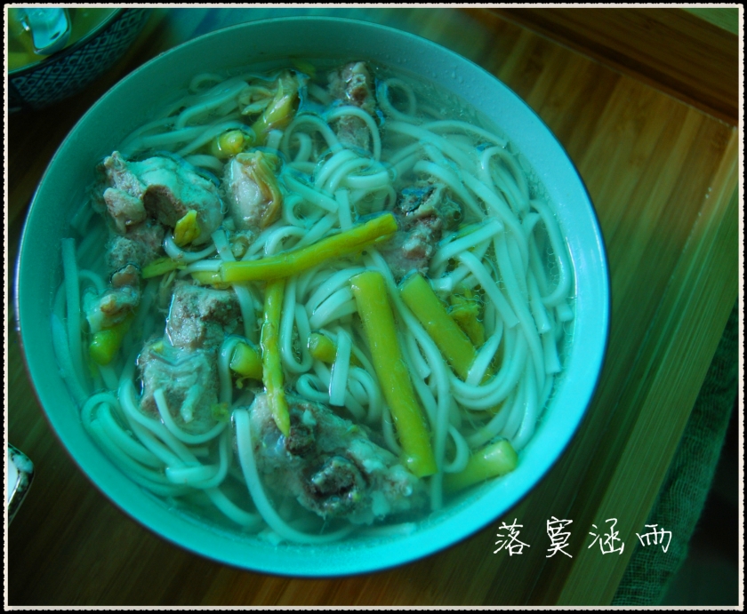 芦笋清炖排骨的做法