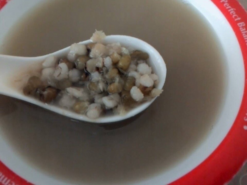 消暑绿豆薏米糖水的做法