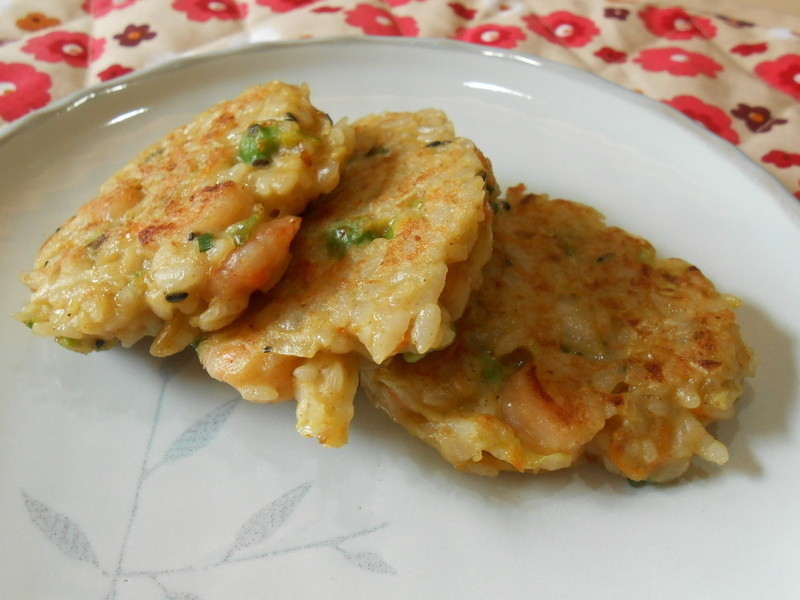 沙茶虾仁米饭煎饼的做法