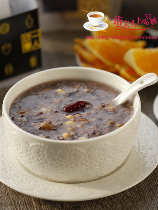 补血益气的养颜粥——紫米葡萄粥的做法