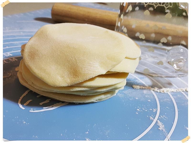 超简单自制QQ水饺皮的做法