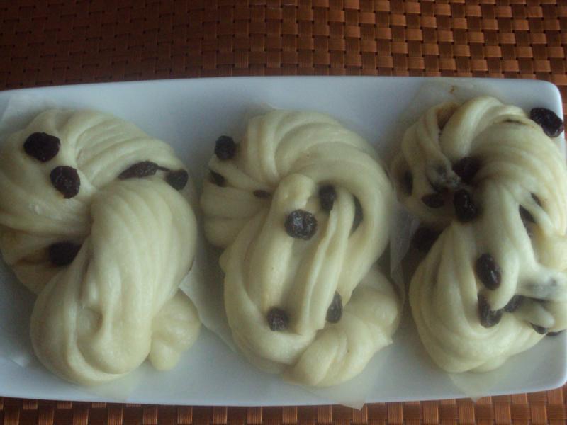 鲜奶葡萄乾花卷的做法