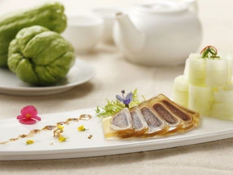 佛手瓜拌脆耳鸡汤冻的做法